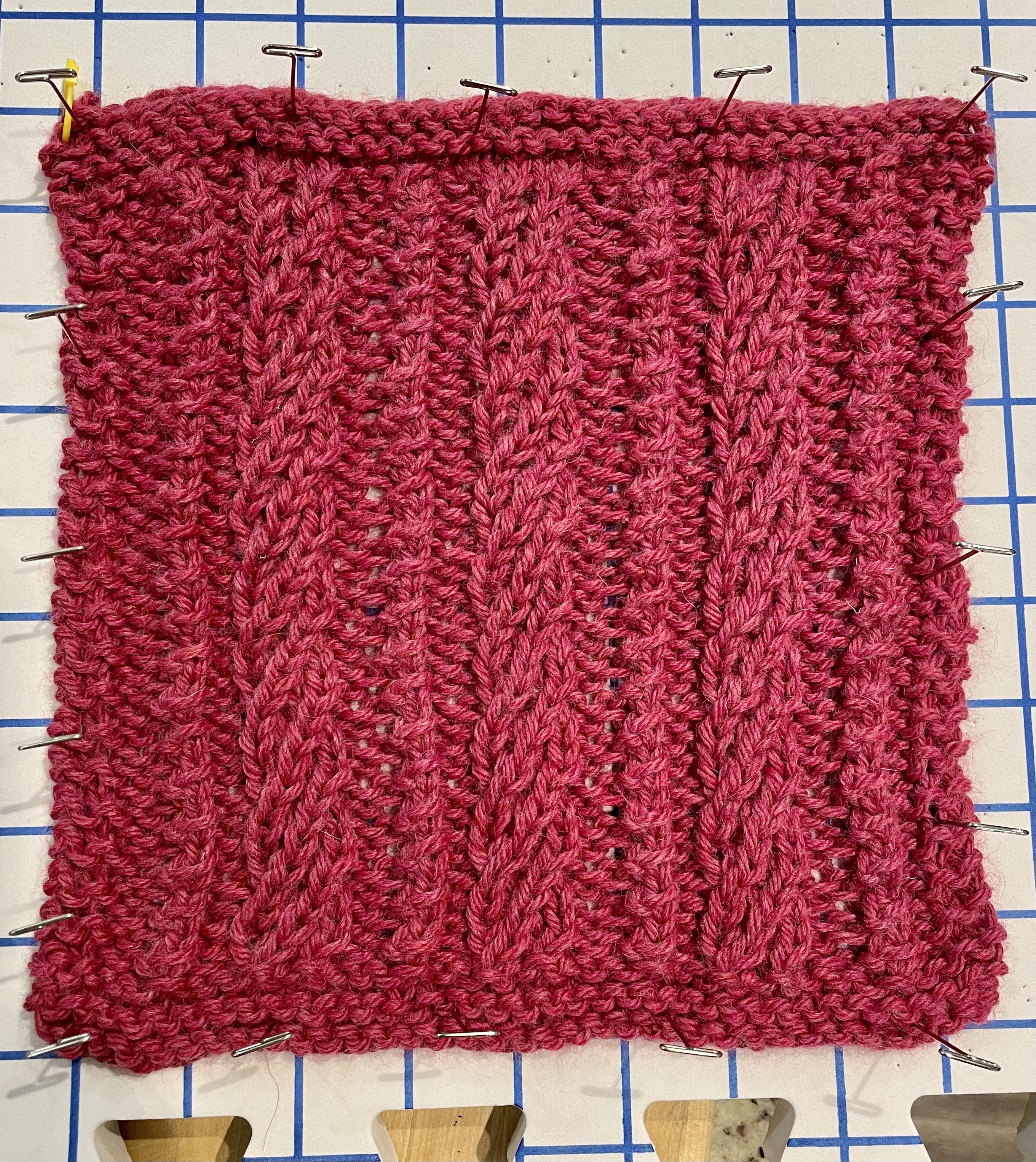 Knotted Rib and Broad Spiral Rib swatch